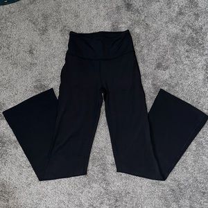 Lululemon Groove Super-High-Rise Flared Pant size 6 Black